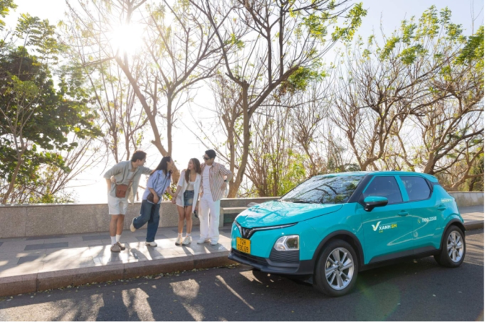 Người dùng đặt taxi điện Xanh SM