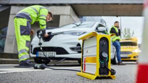 ADAC trong một lần cứu hộ xe điện tại Đức