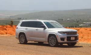 Một mẫu Grand Cherokee L lắp động cơ 3