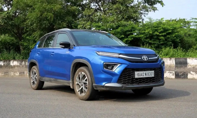 Toyota Urban Cruiser Hyryder bán tại Ấn Độ