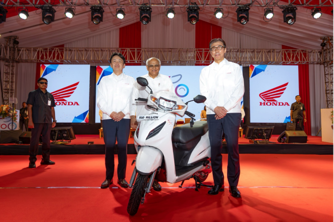 Lãnh đạo Honda và xe máy thứ 500 triệu