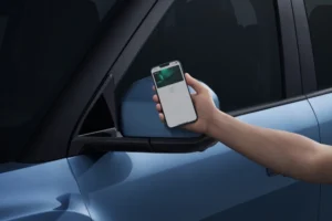 Sử dụng điện thoại để khóa/mở cửa là một trong những tính năng thông minh trên ứng dụng BYD