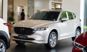 CX-5 tại một đại lý Mazda ở Bình Dương