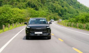 Jaecoo J7 PHEV lắn bánh trên đường Hồ Chính Minh, đoạn qua rừng Cúc Phương ngày 6/5